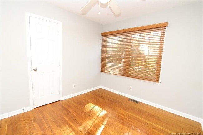 Building Photo - 819 James St