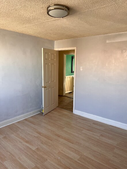 Building Photo - 7004 Clover Ln