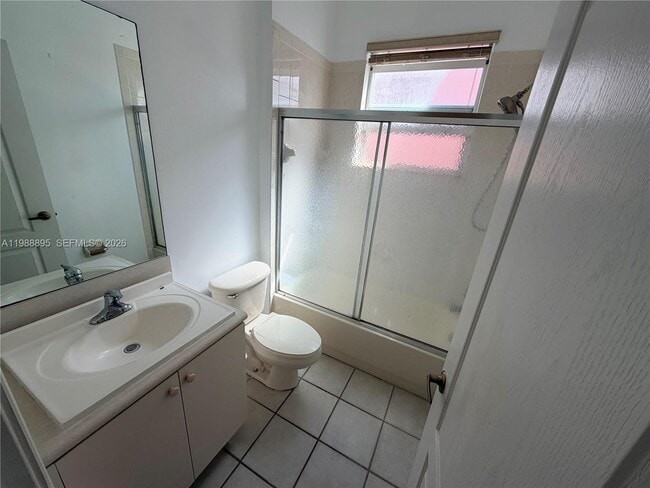 Building Photo - 4110 NE 22nd Ct