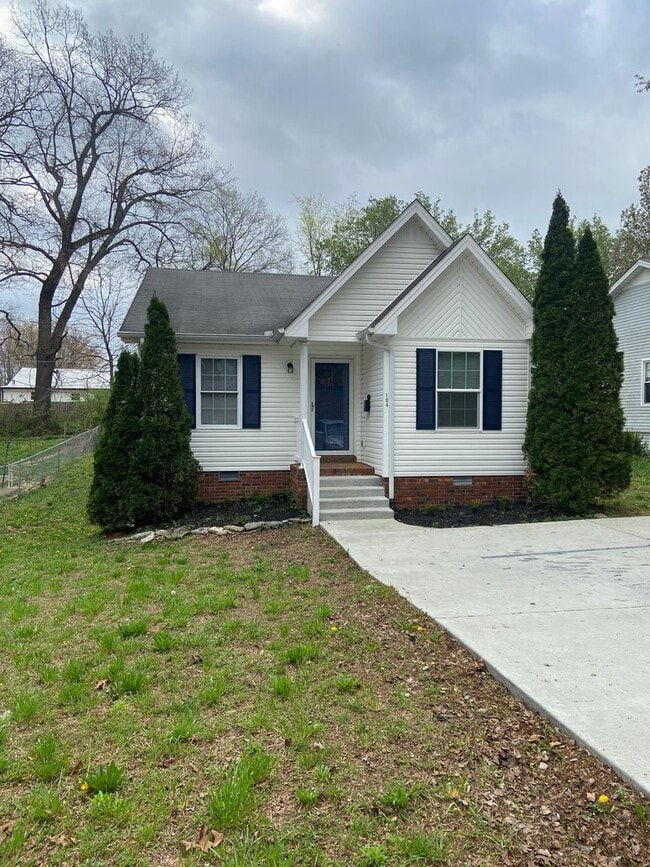 Building Photo - Charming 3 bedroom, 2 bath home in the heart of Dickson!!