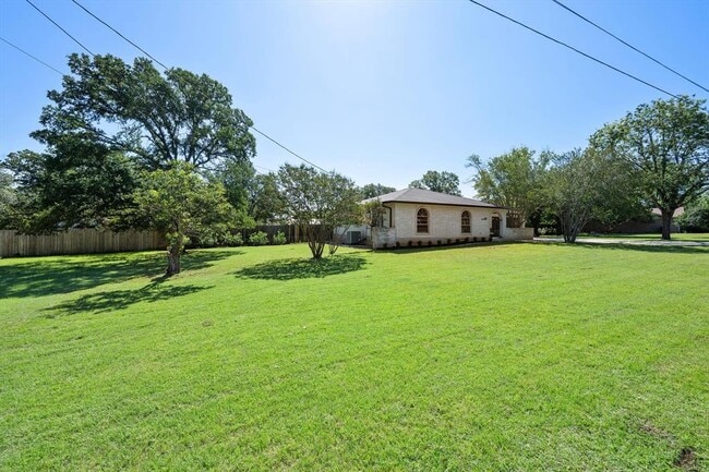 Building Photo - 109 Woodland Rd