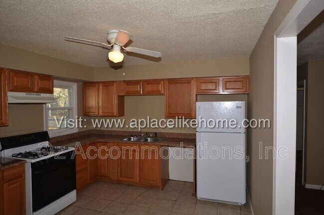 Building Photo - 9811 Marsh Ave