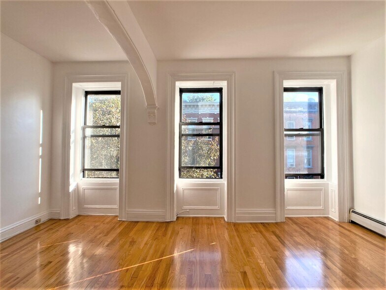 Primary Photo - 250 5th St