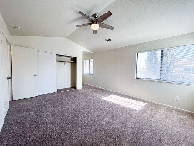 Building Photo - Newly Renovated 4 Bed, 3 Bath Home