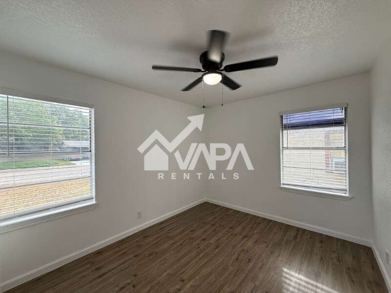 Building Photo - 230 Craigmont Ln