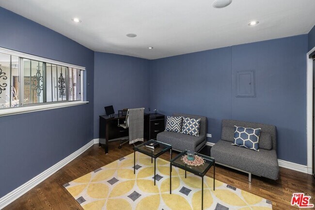 Building Photo - 2260 N Cahuenga Blvd