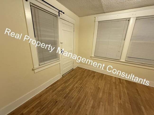 Building Photo - Beautiful Historic 2 bedroom Duplex