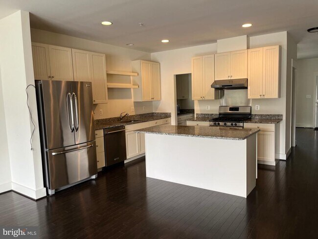 Building Photo - 1705 Willard Way