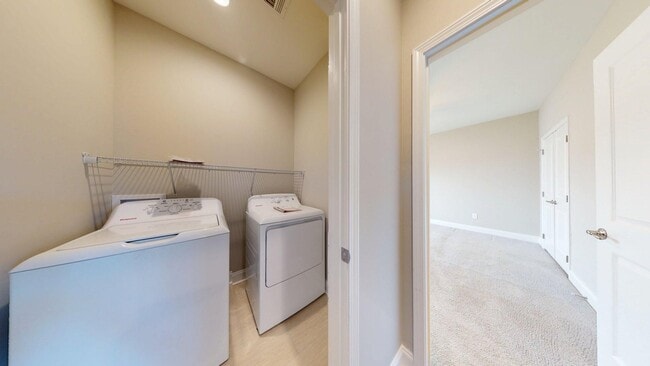 Building Photo - 2 Story Townhome in Hartbrook, Very Close to HWY280