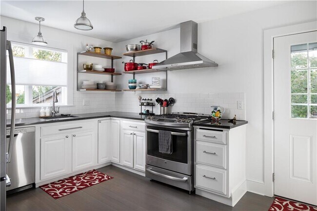 Building Photo - 96 3rd St