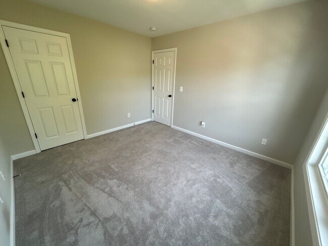 Building Photo - 4 Bedroom | 3 Bathroom Apex Home with Fenc...