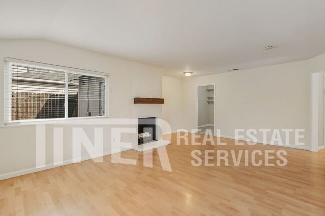 Building Photo - 1309 Shadowglen Rd