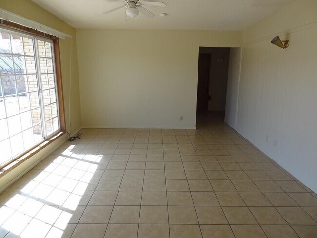 Building Photo - 9752 Blue Wing Dr