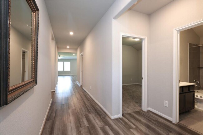 Building Photo - 2127 Cherryvale Dr