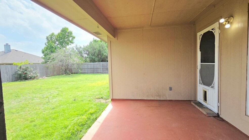 Building Photo - 9821 Pierce Dr