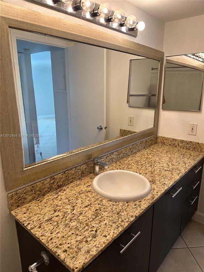 Building Photo - 12620 Vista Isles Dr