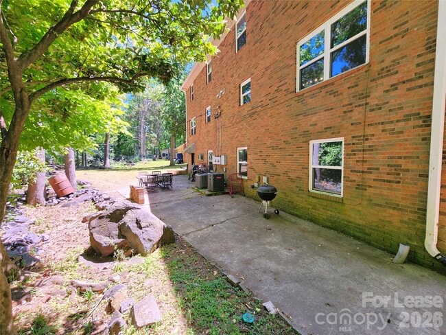 Building Photo - 3340 Silver Stream Rd