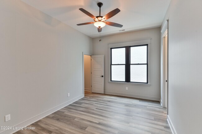 Building Photo - 10504 Meeting St