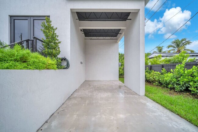 Building Photo - 2951 NW 13th St