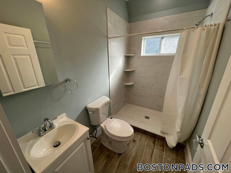 Building Photo - 29 Alpine St