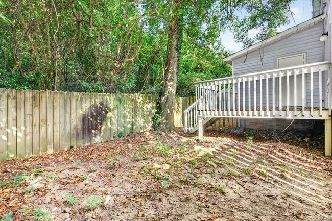 Building Photo - Easy Access to I-77 & Knox Abbott in Cayce!