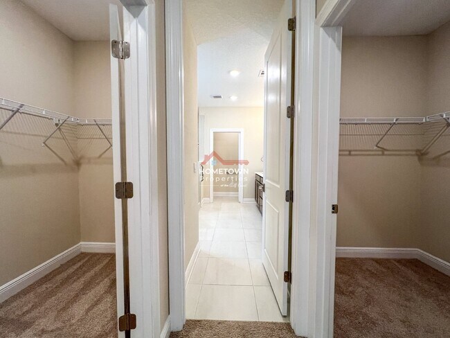 Building Photo - Charming Custom-Built Home with Bonus Room...