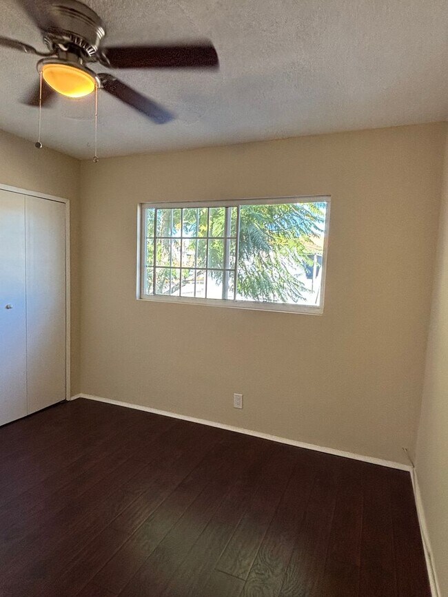 Building Photo - 2 bedroom 1 bath available now in East LA!