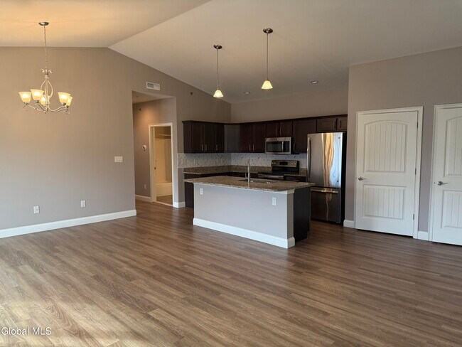 Building Photo - 48 Bavarian Wy