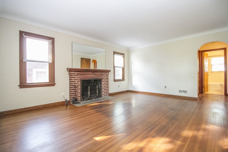 Building Photo - 2943 Escott Ave