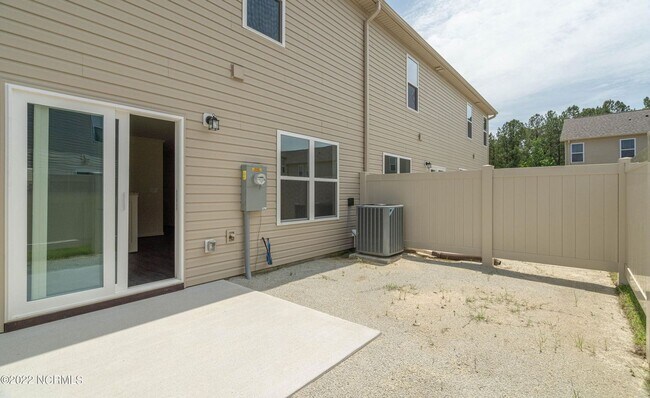Building Photo - Townhome In BOYINGTON PLACE!