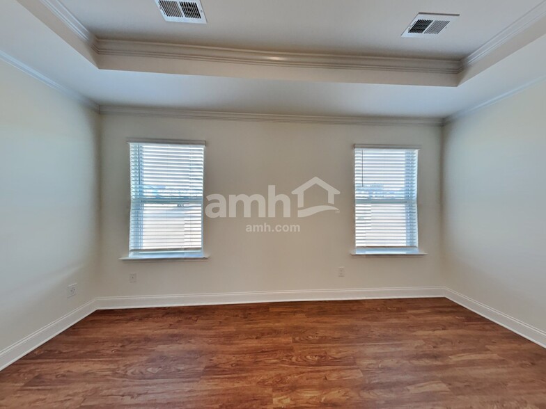 Building Photo - 151 Twin River Dr