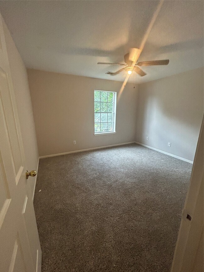 Building Photo - 2822 Green Lodge Cir