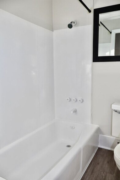 Building Photo - 39 Mead, 1