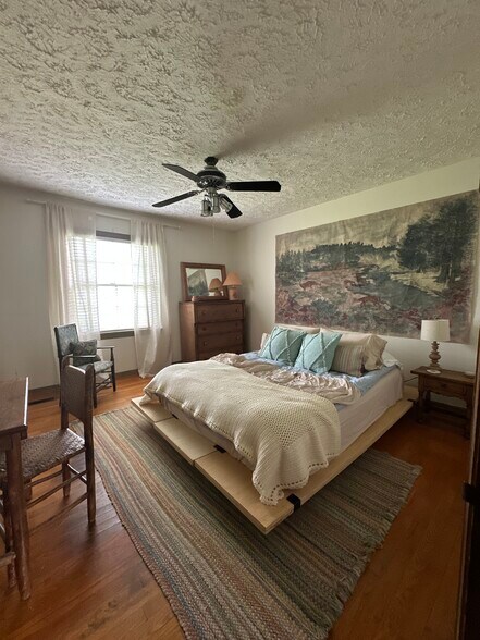 Building Photo - 3616 Riverview Dr