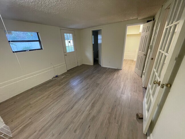 Building Photo - 3023 Lorman Dr