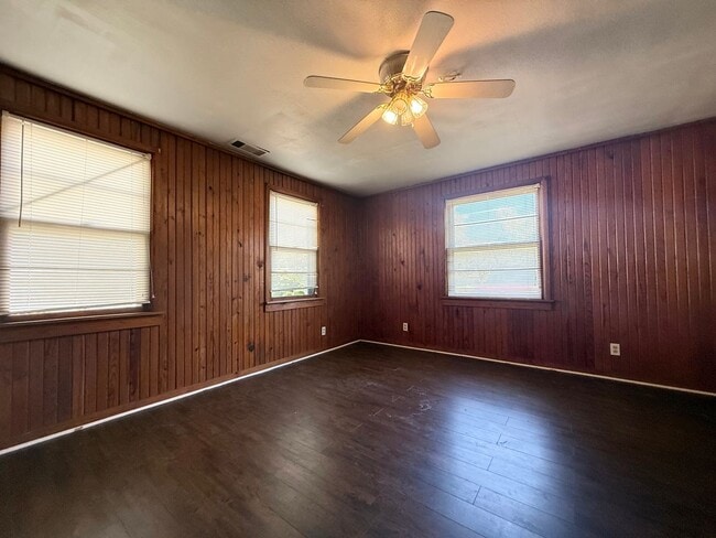 Building Photo - 40 Hill Ln