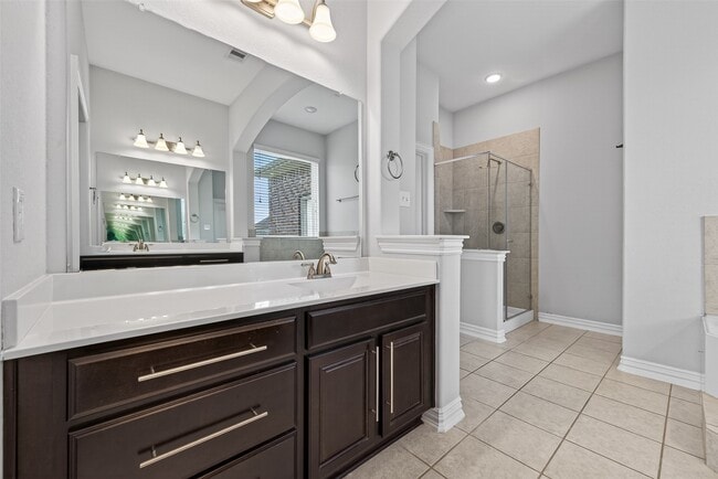 Building Photo - 16114 Sydneyann Dr