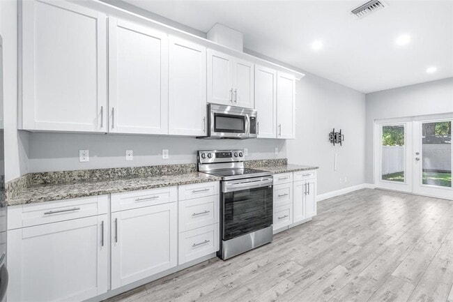 Building Photo - 1505 E North Bay St