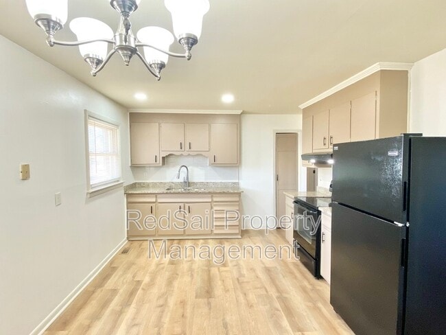 Building Photo - 249 Manchester Dr