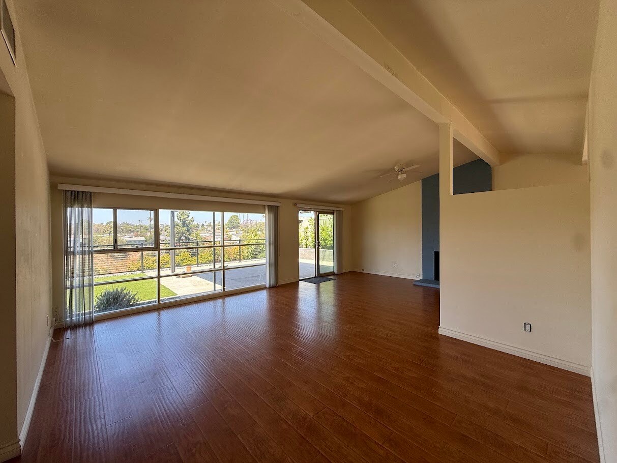 Building Photo - 9158 Rebecca Ave