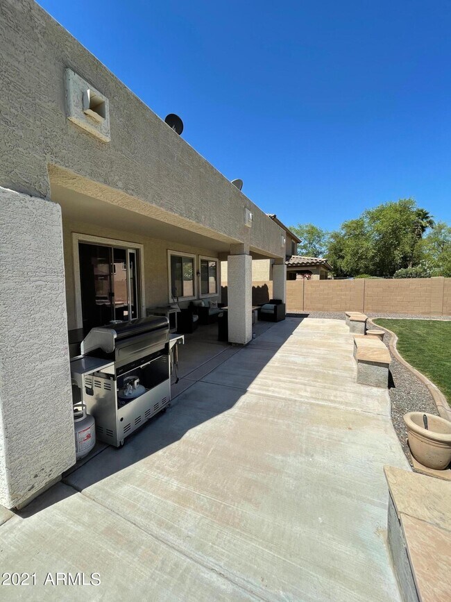 Building Photo - 2732 E Canyon Creek Dr