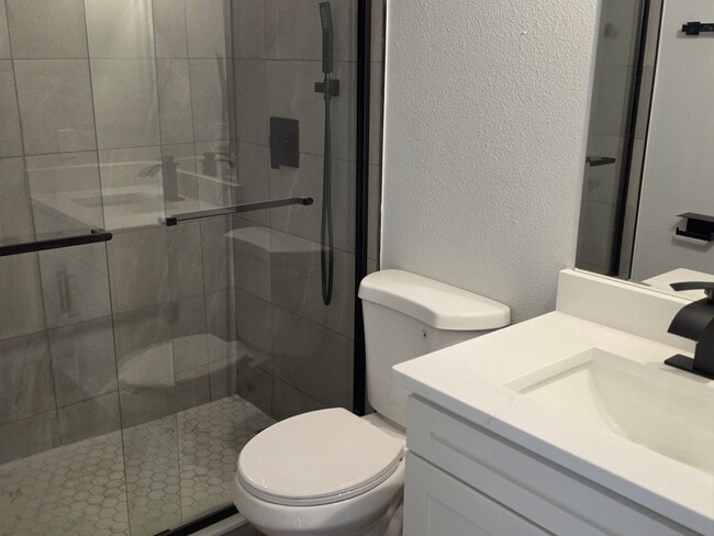 Building Photo - FOR RENT!! RECENTLY RENOVATED 2 BEDROOM 2 BATH CONDO (FIRST FLOOR)...