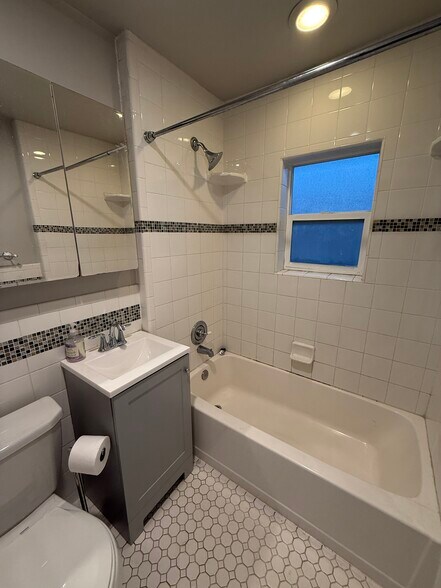 Building Photo - 544 Wilmington Ave