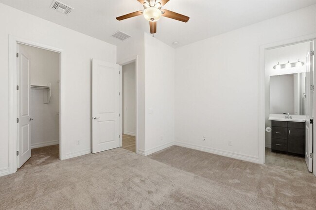 Building Photo - Gated Community Amazing ameneties