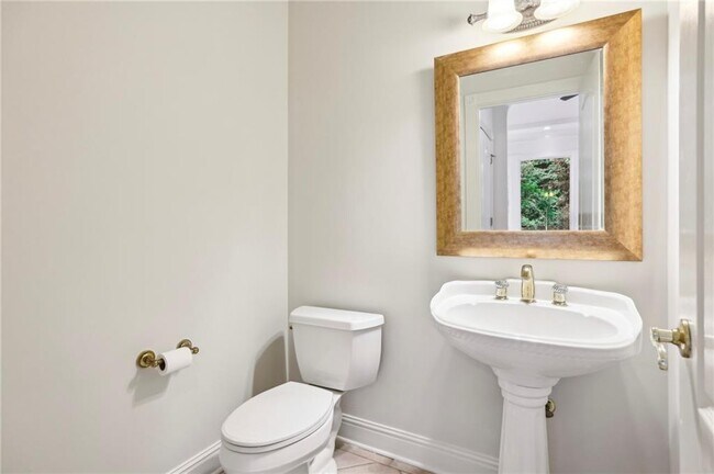 Building Photo - 2503 Regency Lake Dr