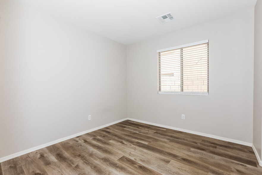Building Photo - 1682 W Prospector Way