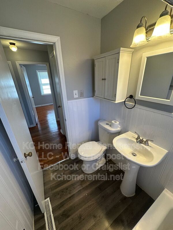 Building Photo - 5216 NE 44th St