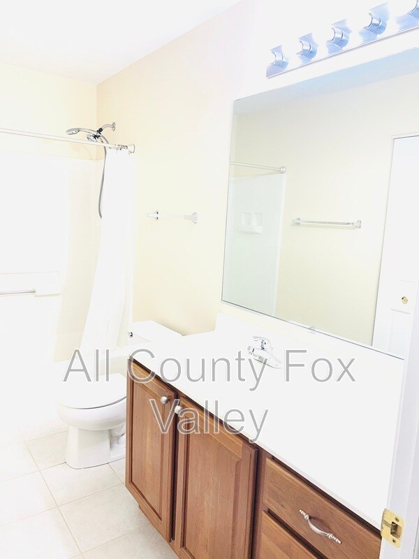 Building Photo - 1844 Crenshaw Cir