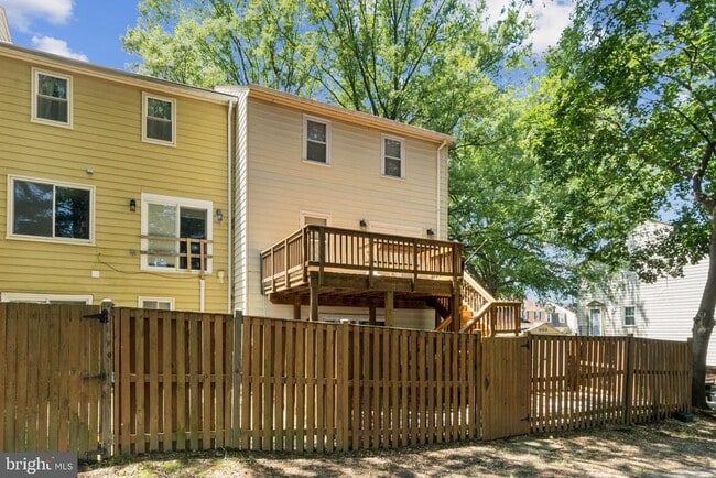 Building Photo - 8358 Stationhouse Ct