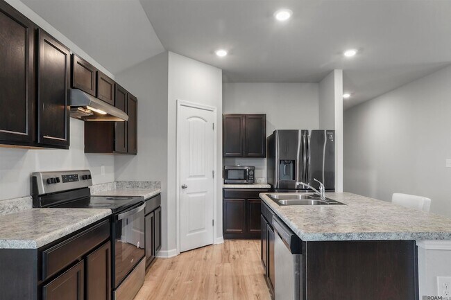 Building Photo - 5665 Magnolia de Percy Dr